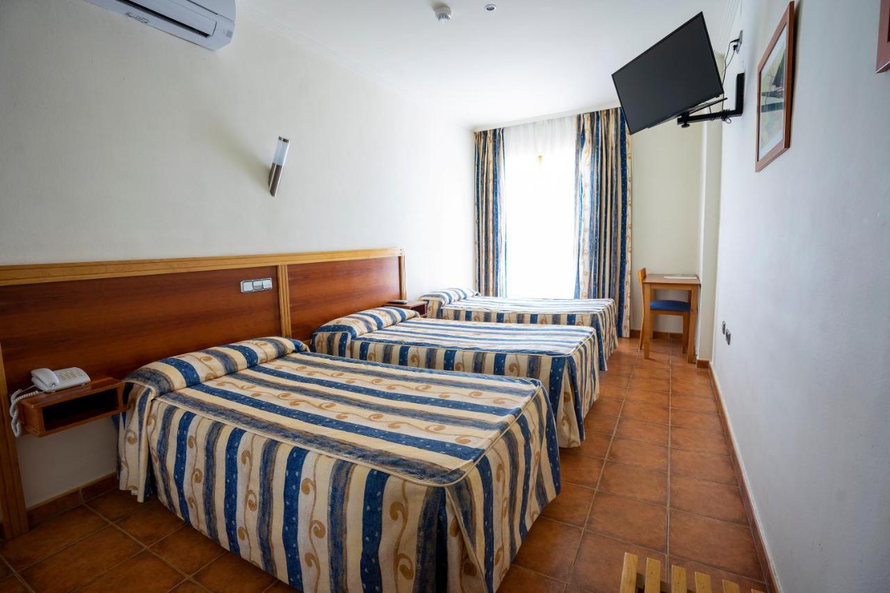 Hotel Los Barruecos By Croma Malpartida de Caceres Bagian luar foto