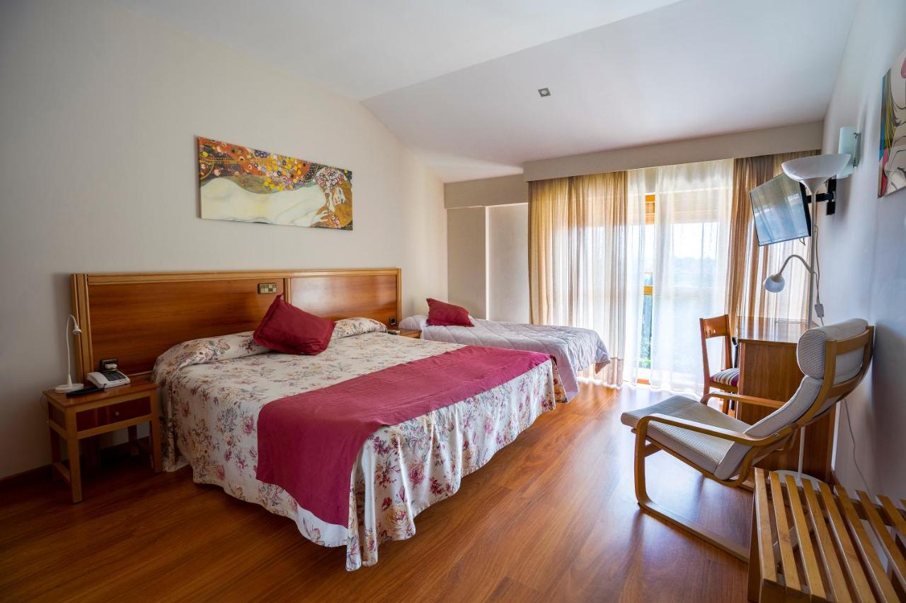 Hotel Los Barruecos By Croma Malpartida de Caceres Bagian luar foto