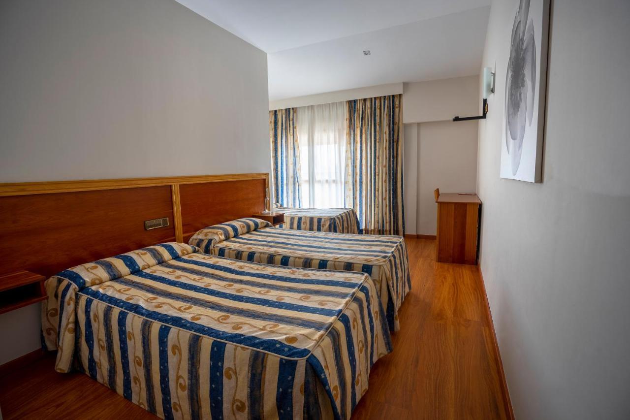 Hotel Los Barruecos By Croma Malpartida de Caceres Bagian luar foto
