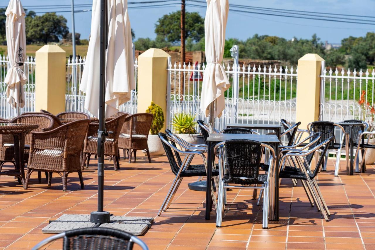 Hotel Los Barruecos By Croma Malpartida de Caceres Bagian luar foto