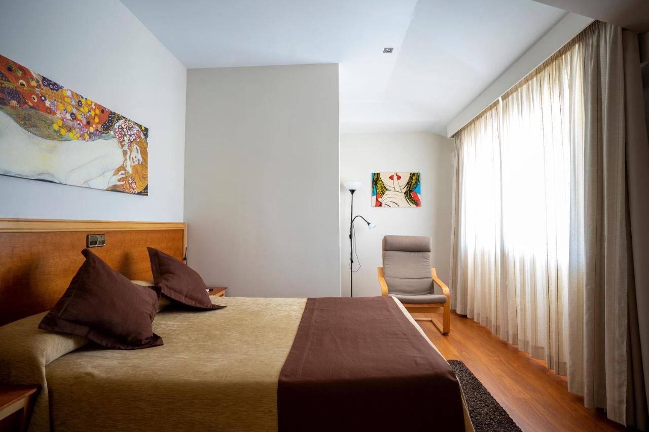 Hotel Los Barruecos By Croma Malpartida de Caceres Bagian luar foto