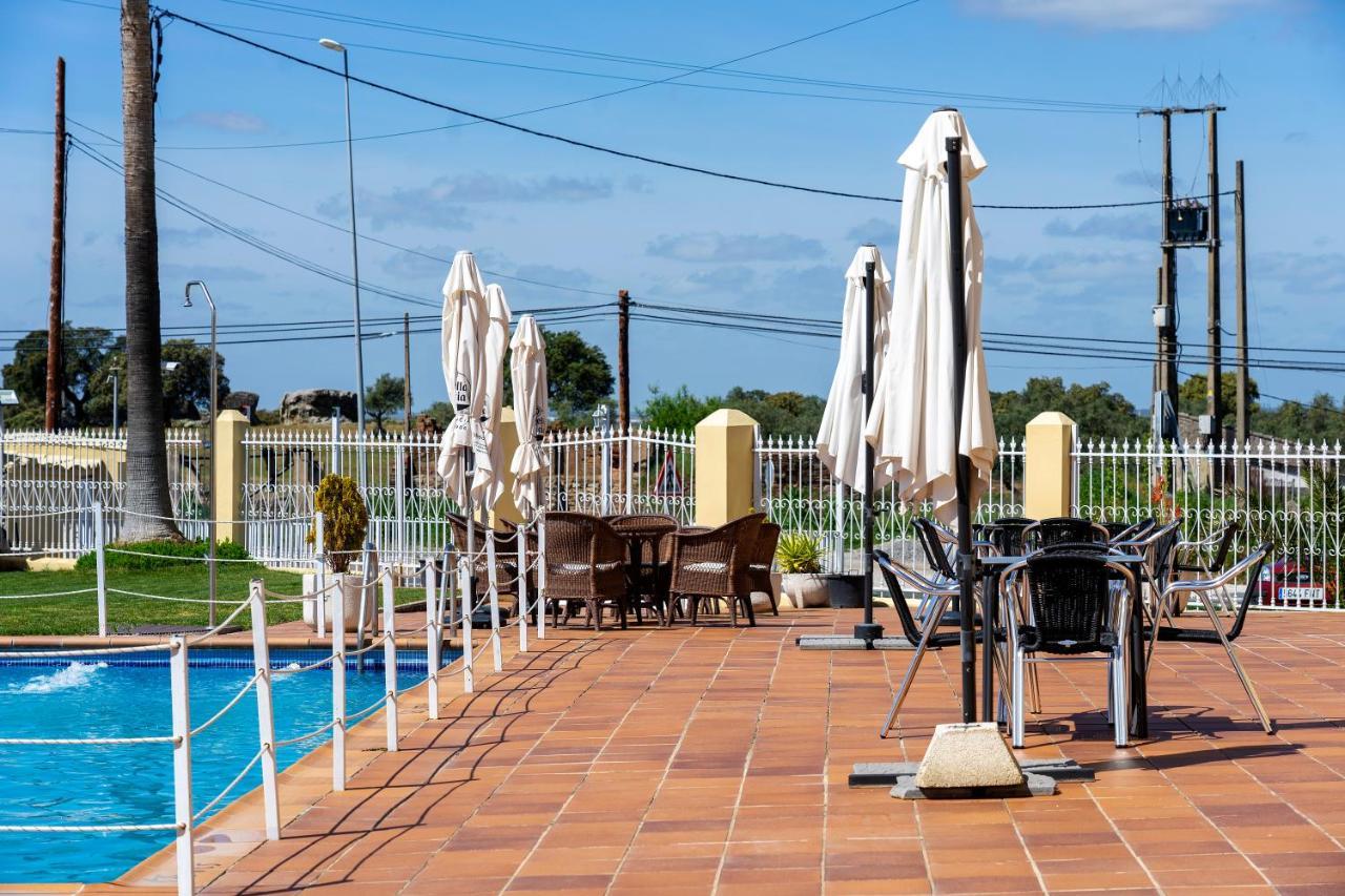 Hotel Los Barruecos By Croma Malpartida de Caceres Bagian luar foto