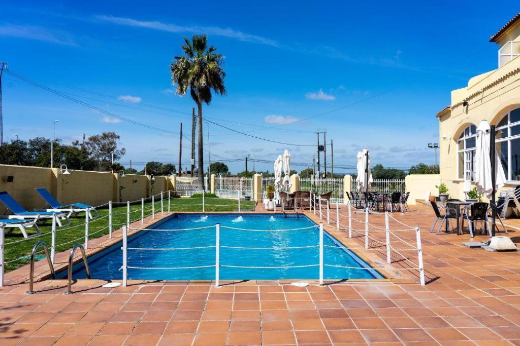 Hotel Los Barruecos By Croma Malpartida de Caceres Bagian luar foto