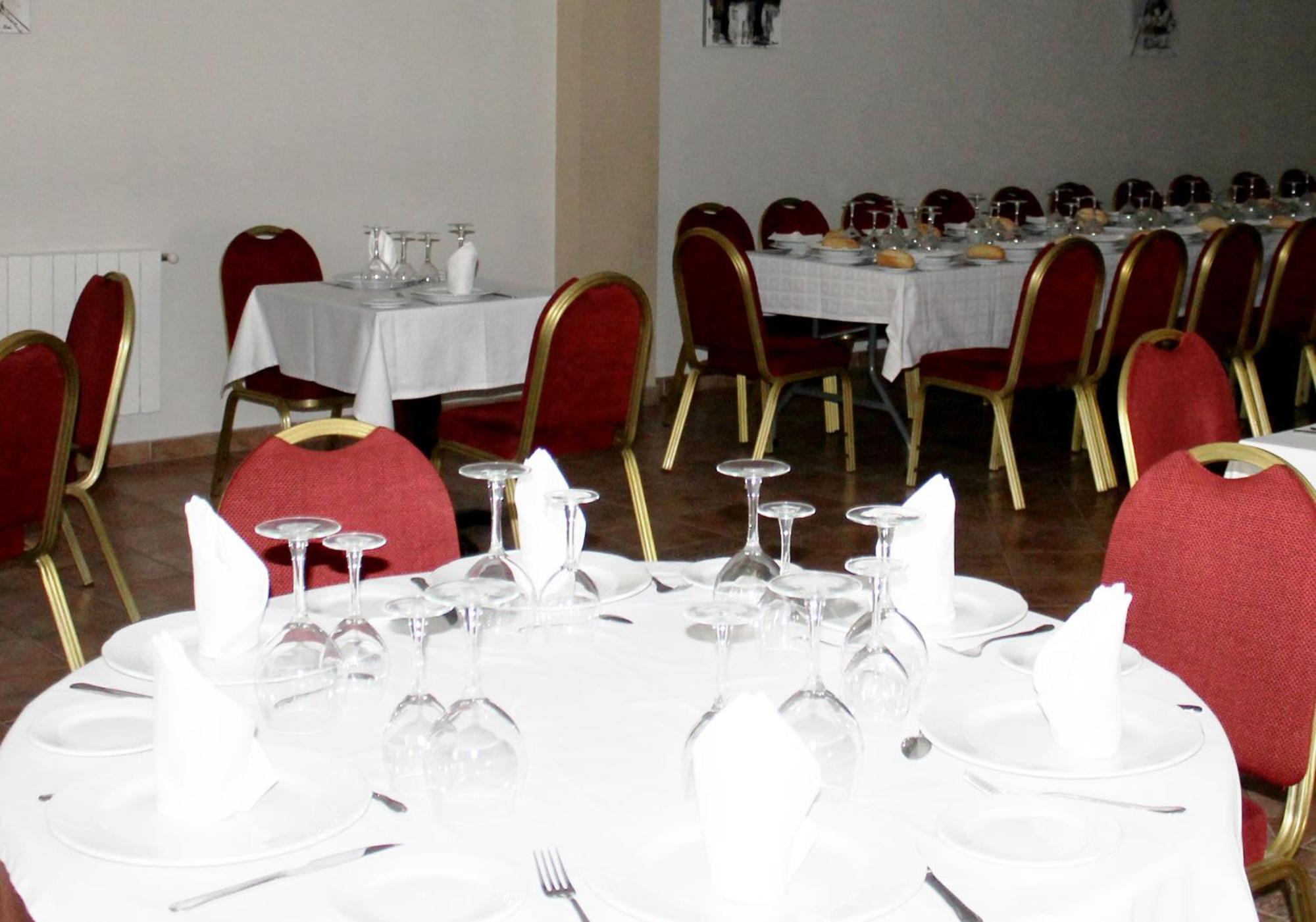 Hotel Los Barruecos By Croma Malpartida de Caceres Bagian luar foto