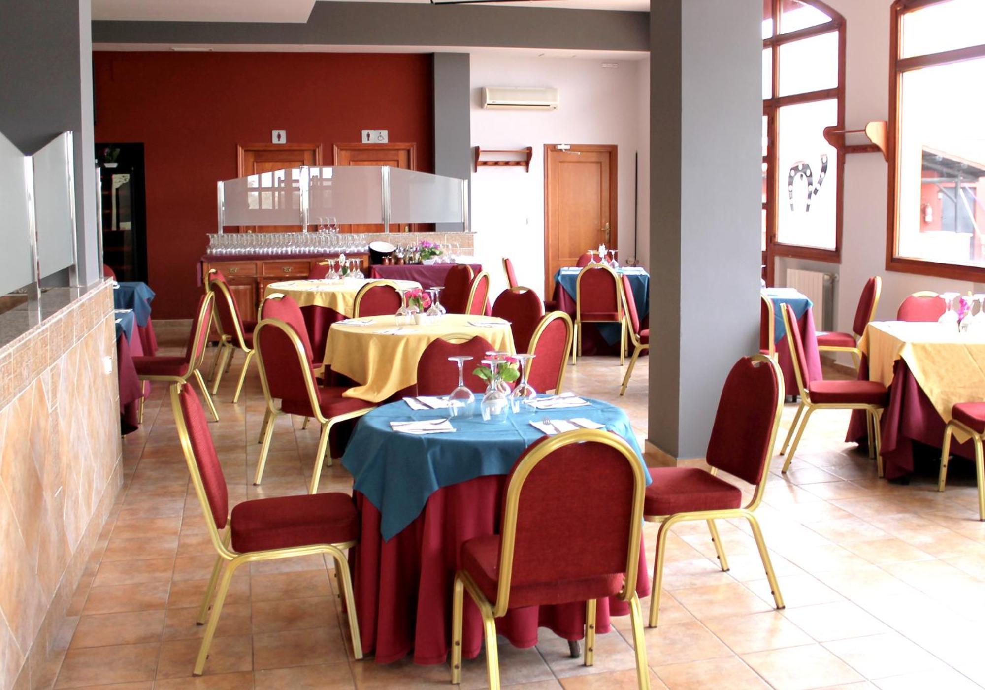 Hotel Los Barruecos By Croma Malpartida de Caceres Bagian luar foto