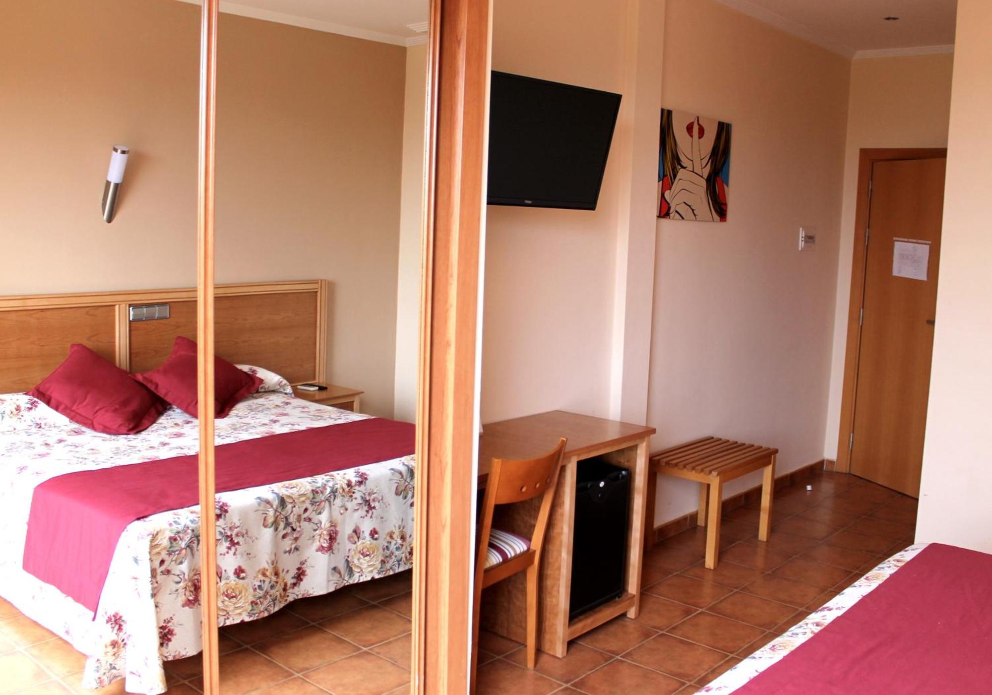 Hotel Los Barruecos By Croma Malpartida de Caceres Bagian luar foto