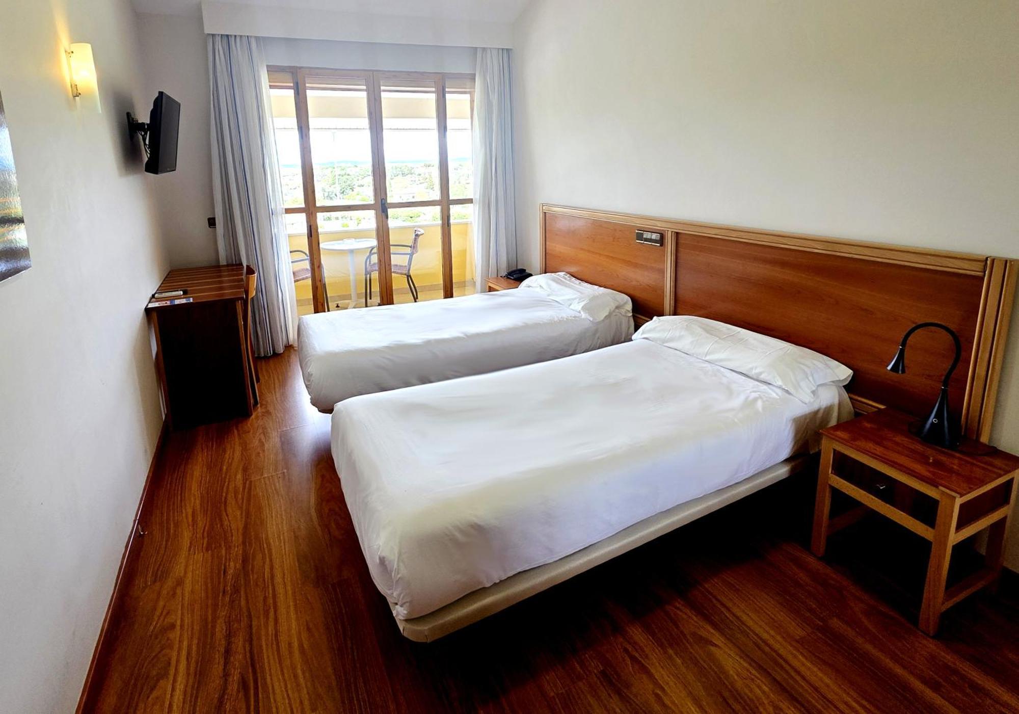 Hotel Los Barruecos By Croma Malpartida de Caceres Bagian luar foto