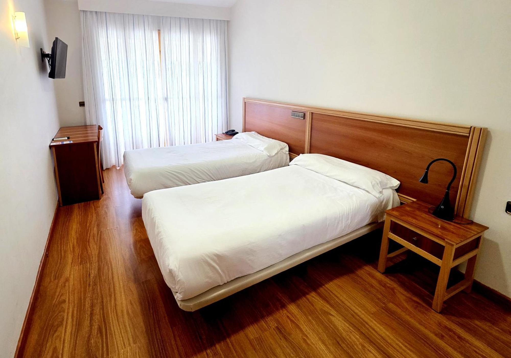 Hotel Los Barruecos By Croma Malpartida de Caceres Bagian luar foto