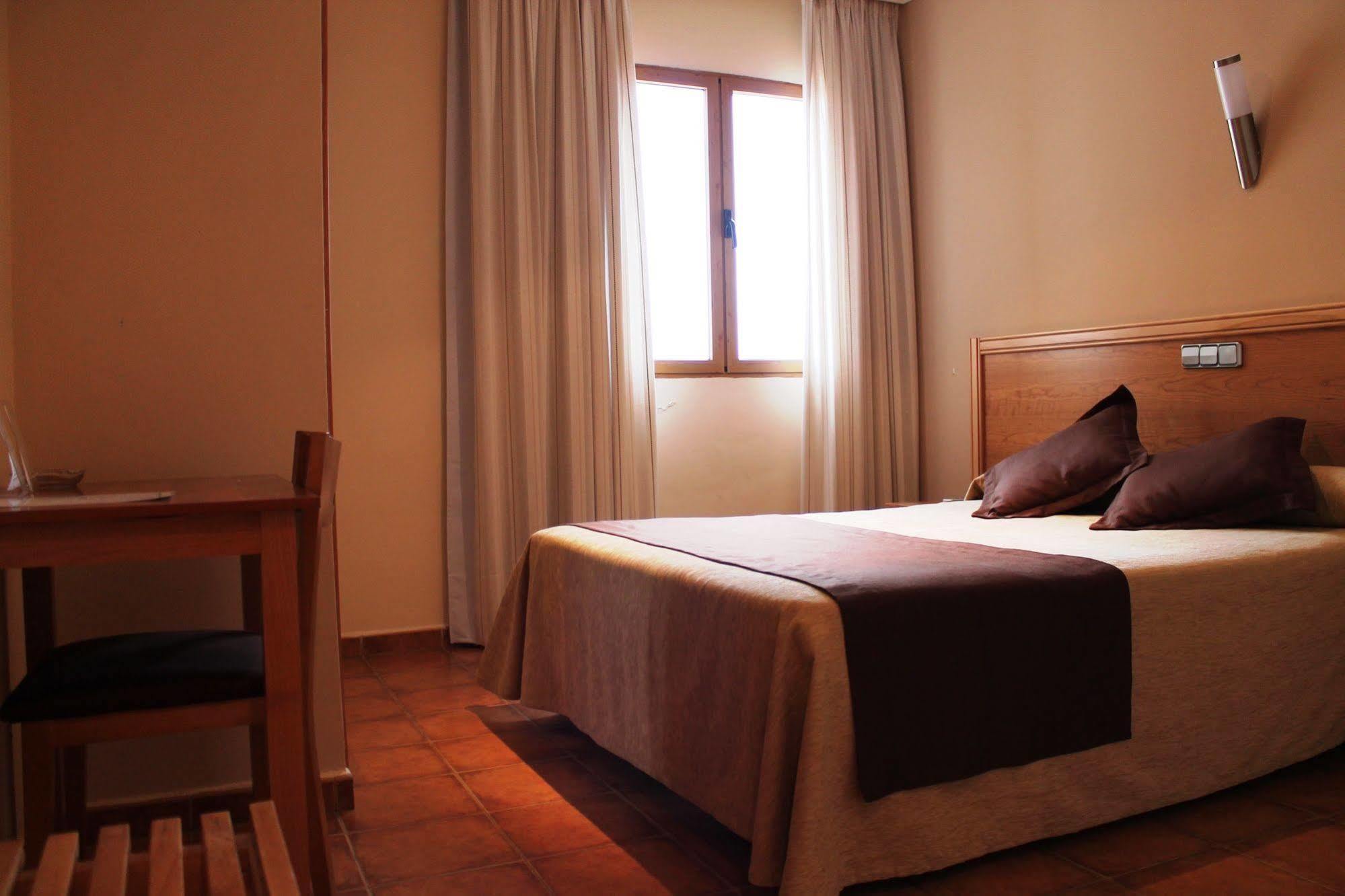 Hotel Los Barruecos By Croma Malpartida de Caceres Bagian luar foto